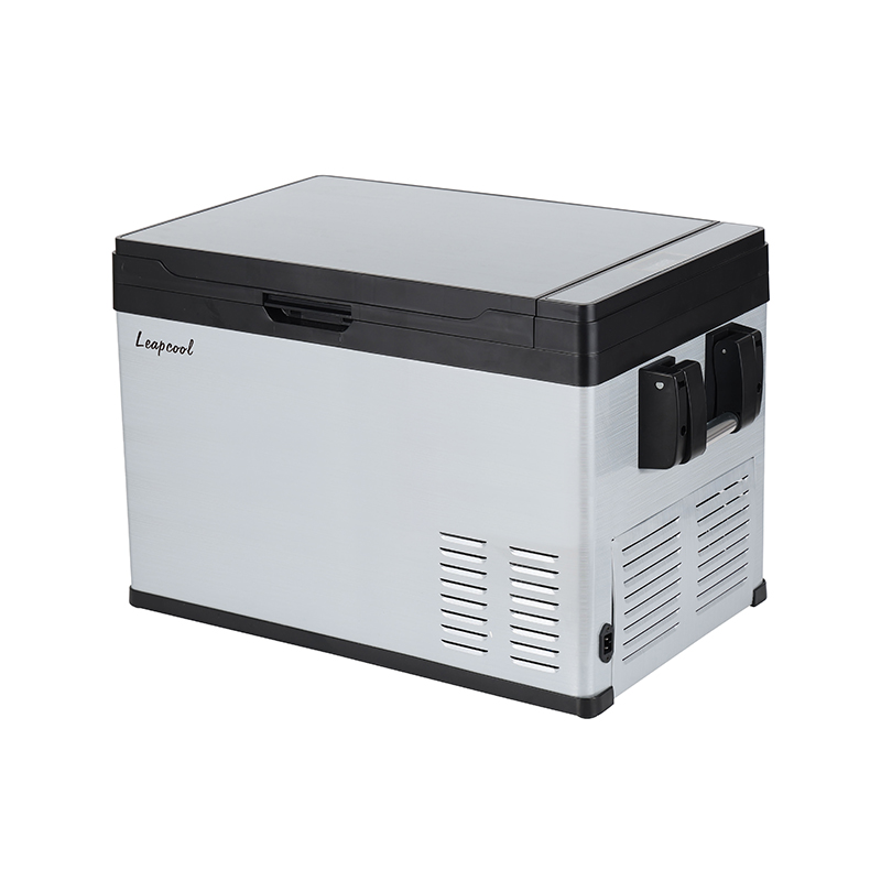 Principle and maintenance of small car refrigerator